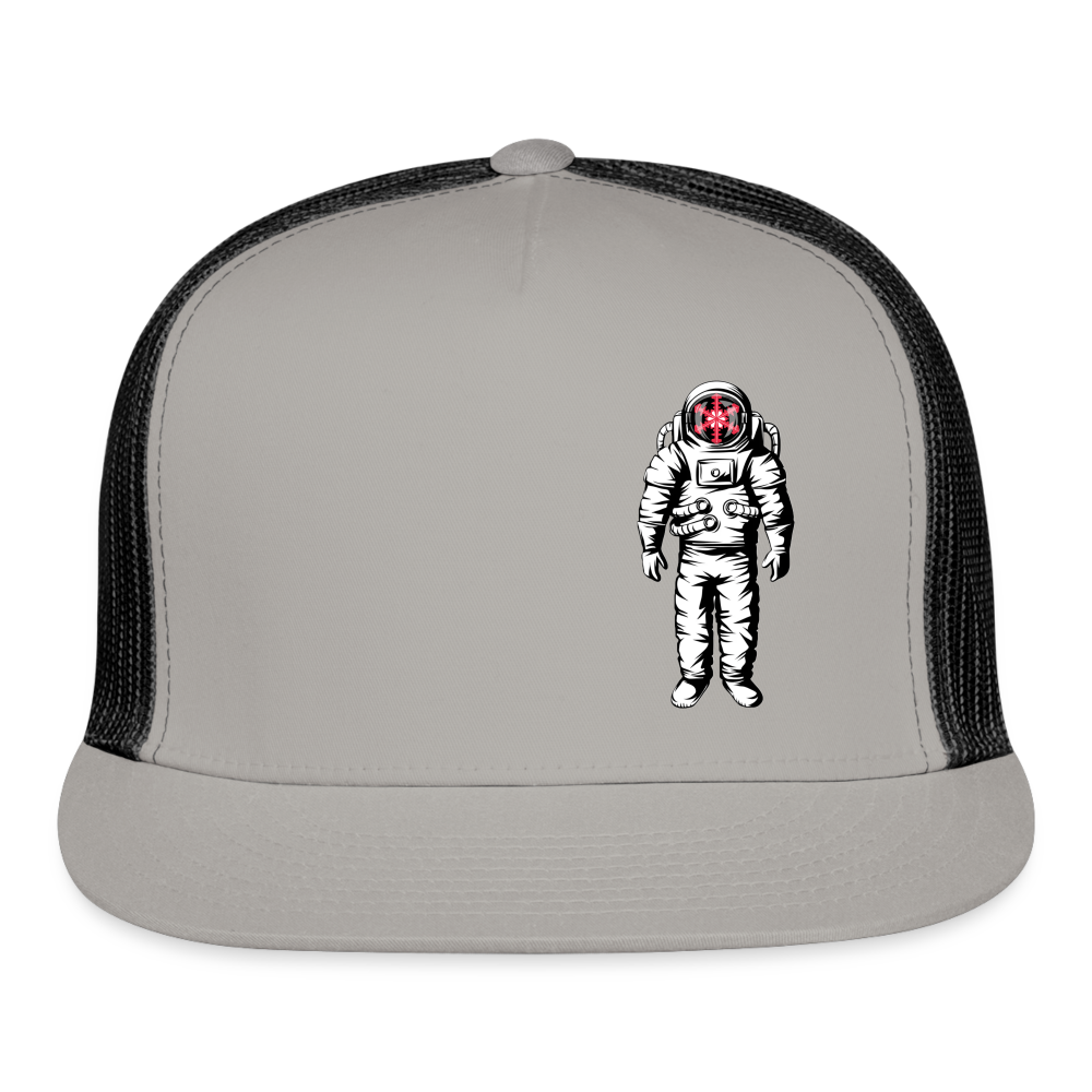 SnowBrains Astronaut Trucker Cap - gray/black